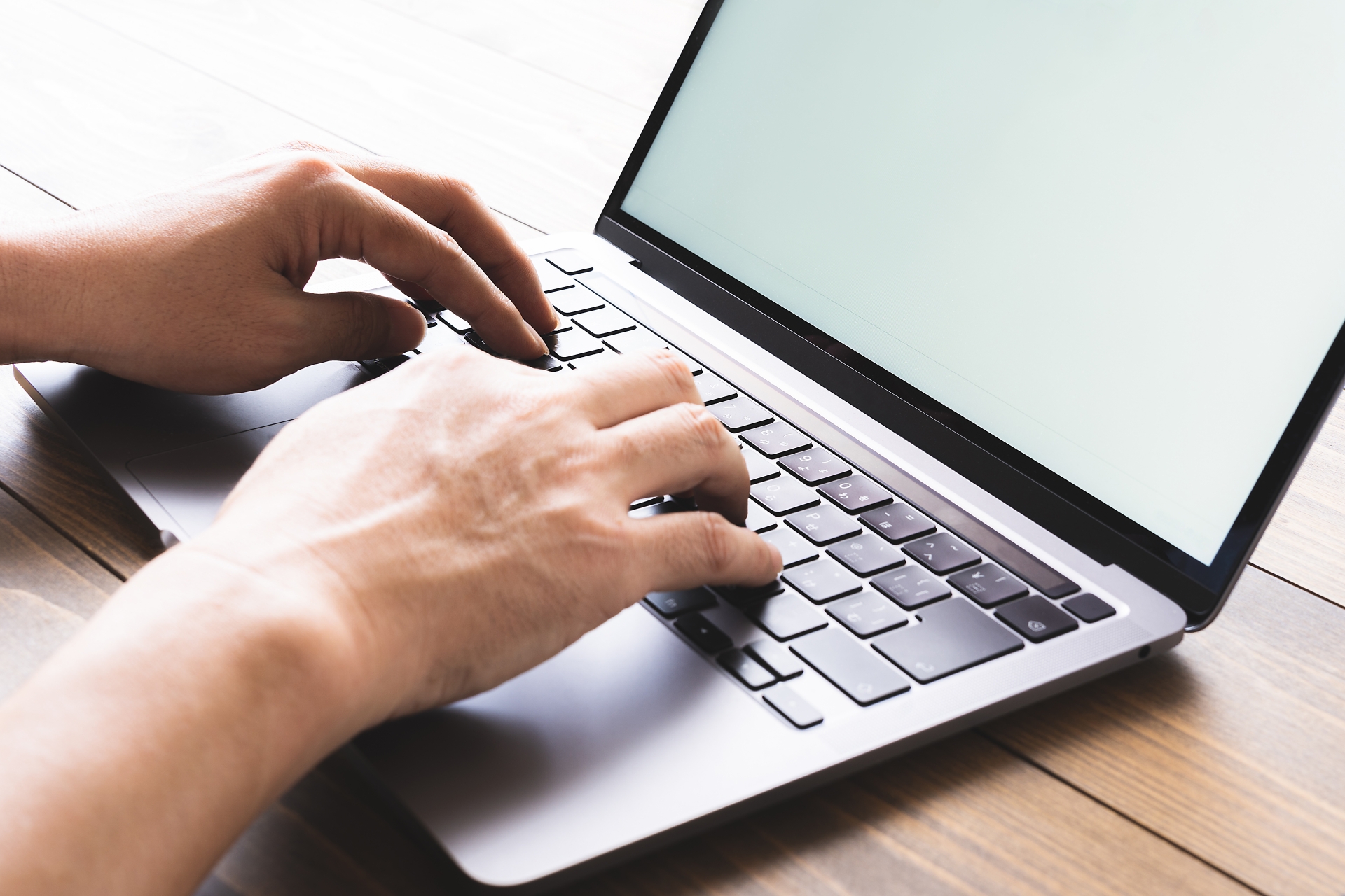 アルカリ電解水でキーボードは掃除できる？方法と注意点